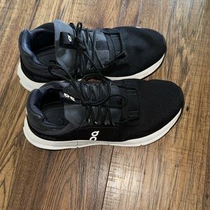 Cloudnova size 8.5 woman’s sneaker